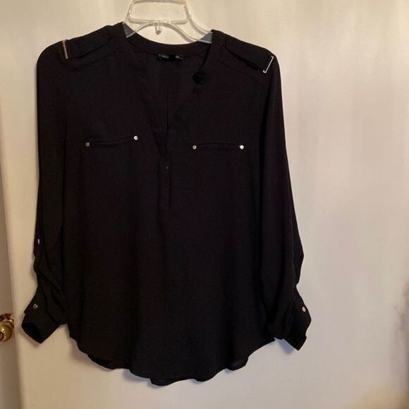 ⭐️DYNAMITE BLOUSE - Picture 1 of 11